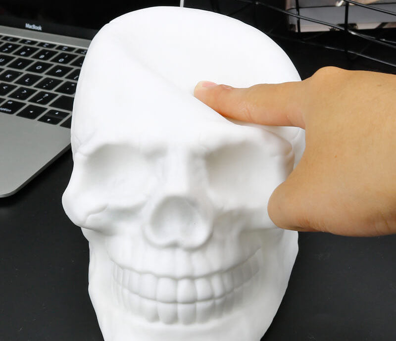 Skull Night Light Color Changing LED Table Lamp USB Rechargeable Silicone Skull Lamp with Remote Control for Bedroom Halloween and Gothic Decor