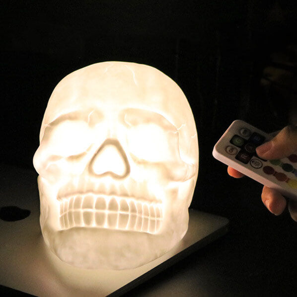 Skull Night Light Color Changing LED Table Lamp USB Rechargeable Silicone Skull Lamp with Remote Control for Bedroom Halloween and Gothic Decor