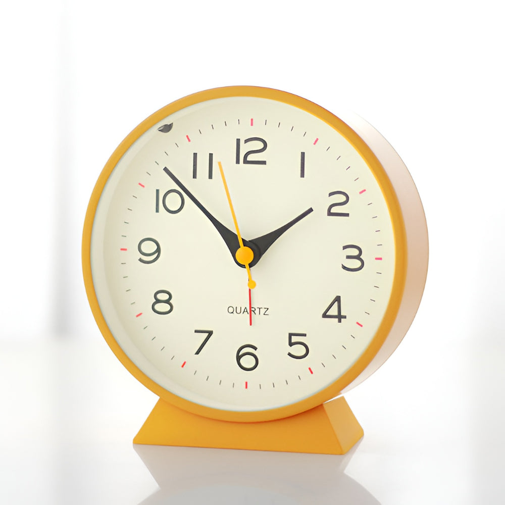 Silent Quartz Alarm Clock Vintage Analog Table Clock Non-Ticking Battery Operated Bedside Desk Clock with Dial Light