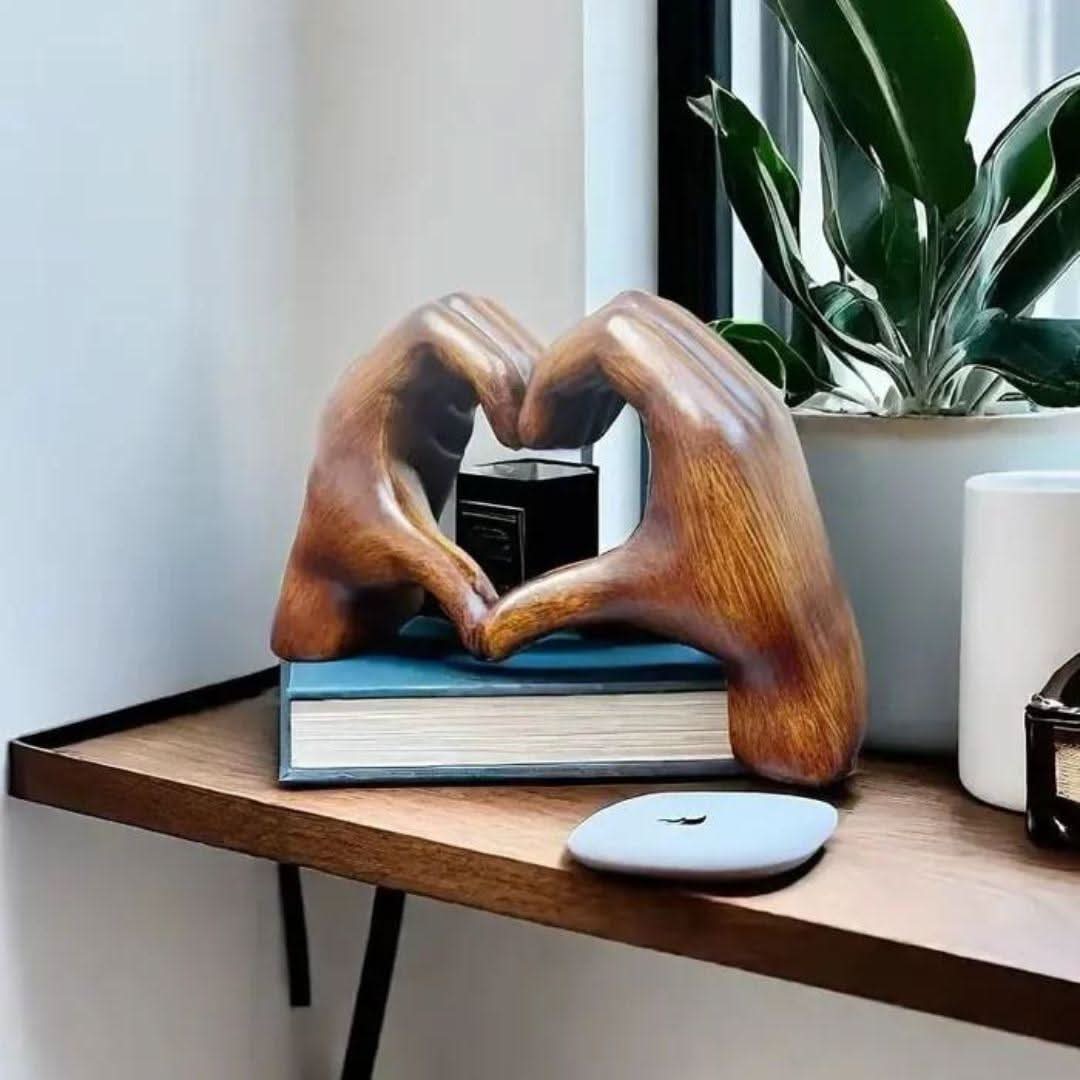 Heart Hands Sculpture Resin Decorative Figurine Love Heart Hand Statue Modern Home Decor Accent for Shelf Table and Bedroom