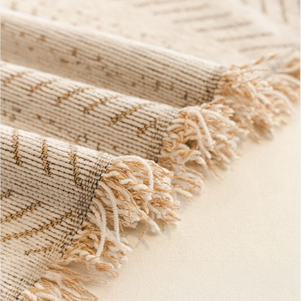 Chenille Sofa Cover Scratch-Resistant Washable Couch Throw with Fringe Pet-Friendly Furniture Protector