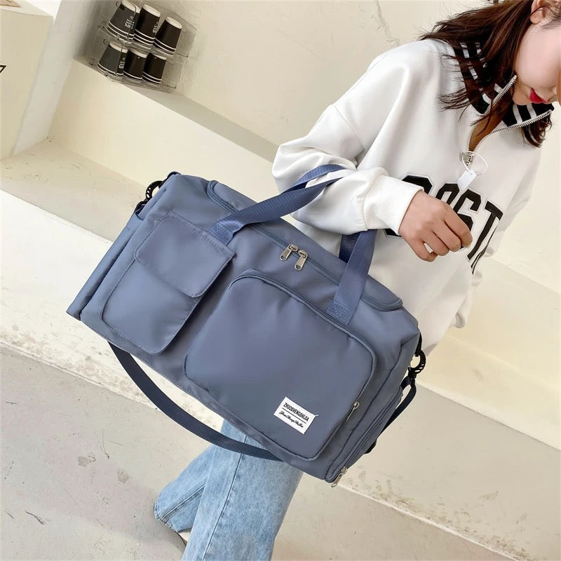 Sports Duffel Bag with Shoe Compartment Water-Repellent Oxford Fabric Travel Gym Bag with Multiple Pockets and Shoulder Strap