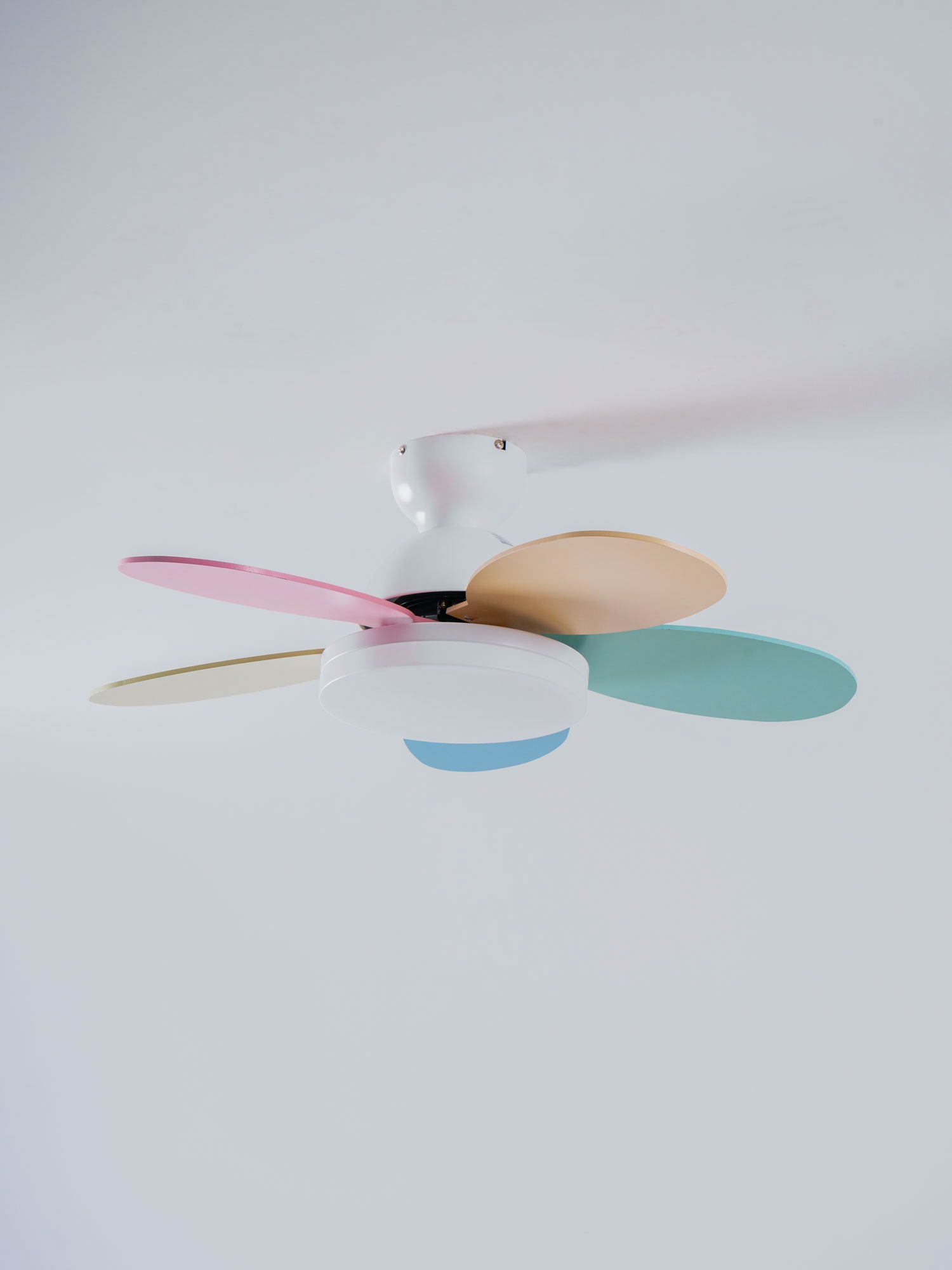 Petal Blade Ceiling Fan with Remote Control and Integrated LED Light
