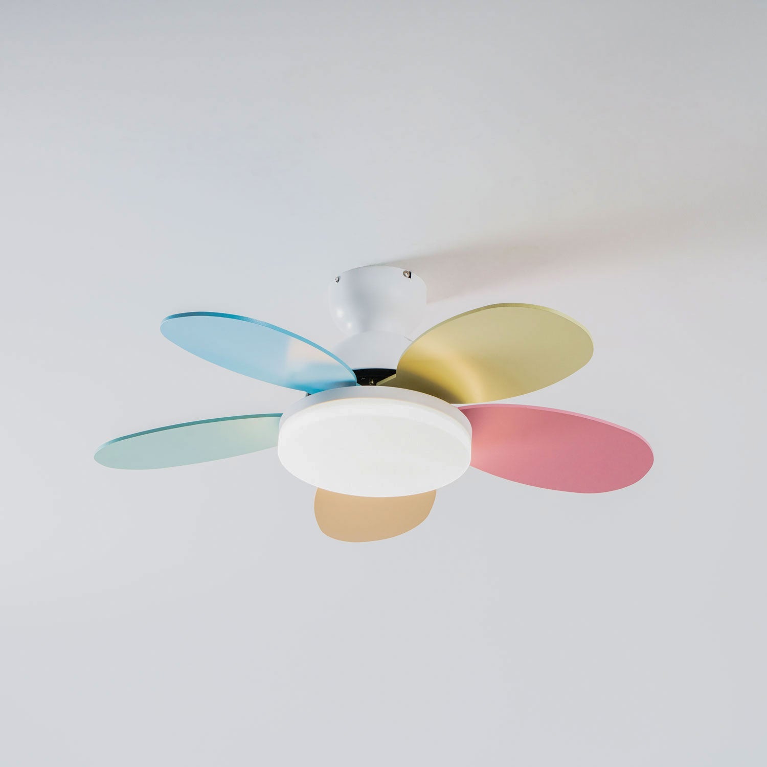 Petal Blade Ceiling Fan with Remote Control and Integrated LED Light