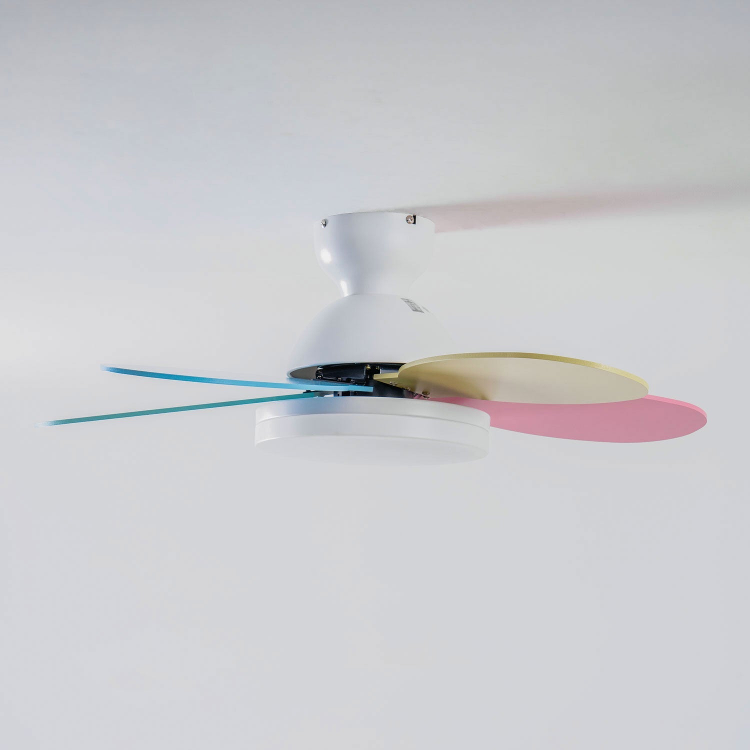 Petal Blade Ceiling Fan with Remote Control and Integrated LED Light