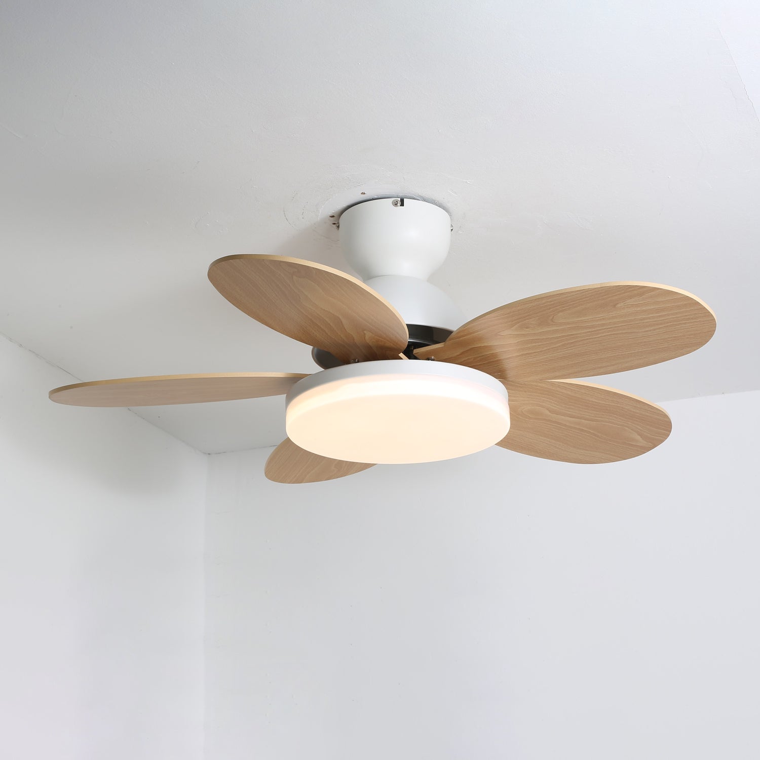 Petal Blade Ceiling Fan with Remote Control and Integrated LED Light