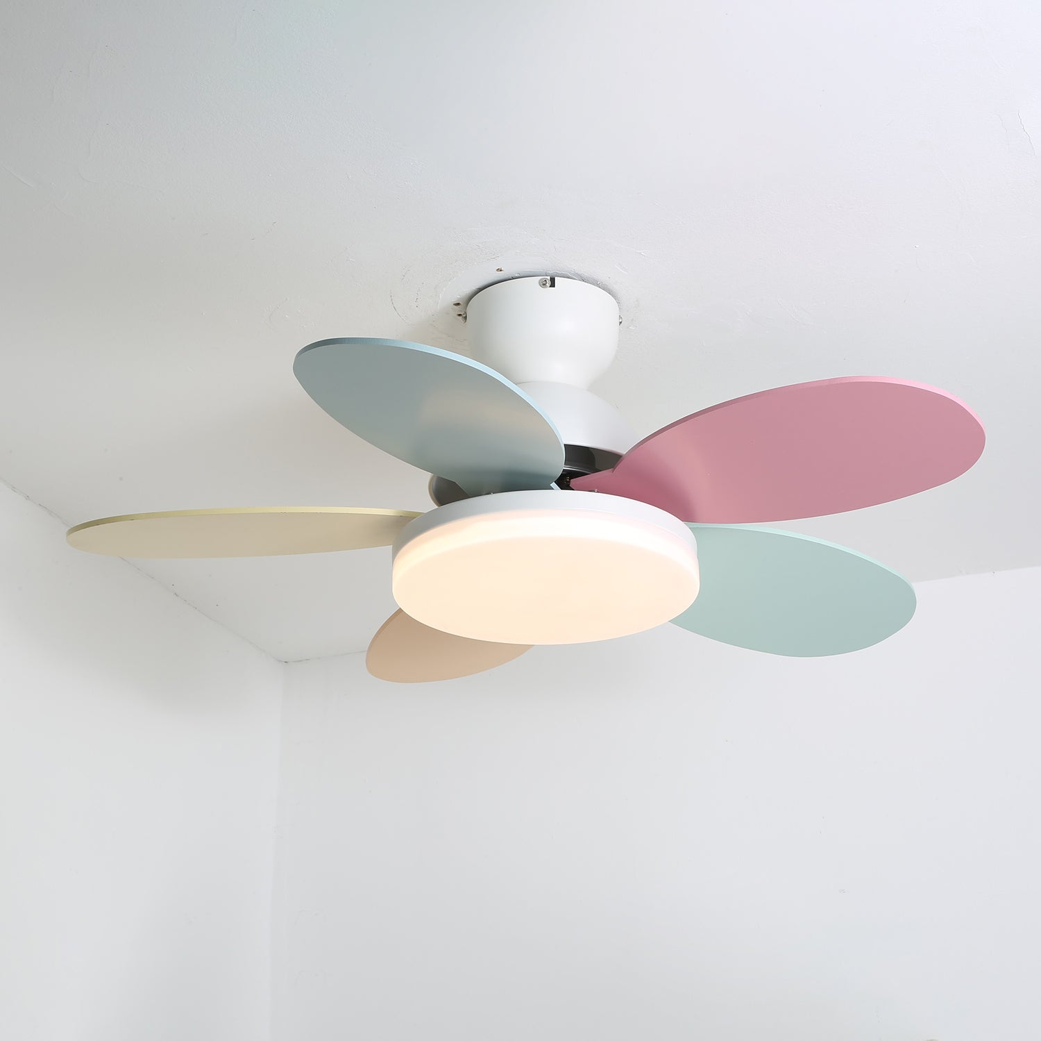 Petal Blade Ceiling Fan with Remote Control and Integrated LED Light