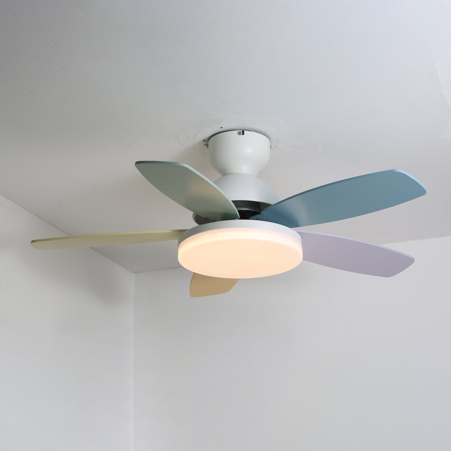 Petal Blade Ceiling Fan with Remote Control and Integrated LED Light