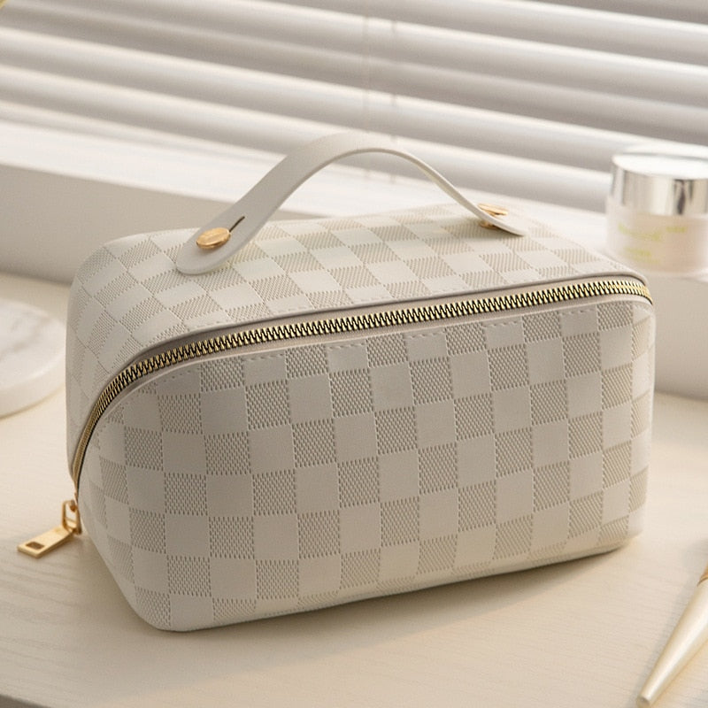 PU Leather Makeup Bag Large Capacity Checkered Cosmetic Travel Organizer with Top Handle and Multiple Compartments