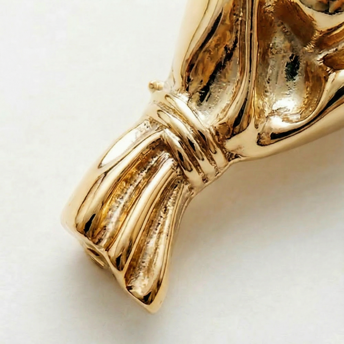Wearable Mini Flower Vase Brooch with Polished Bouquet Design