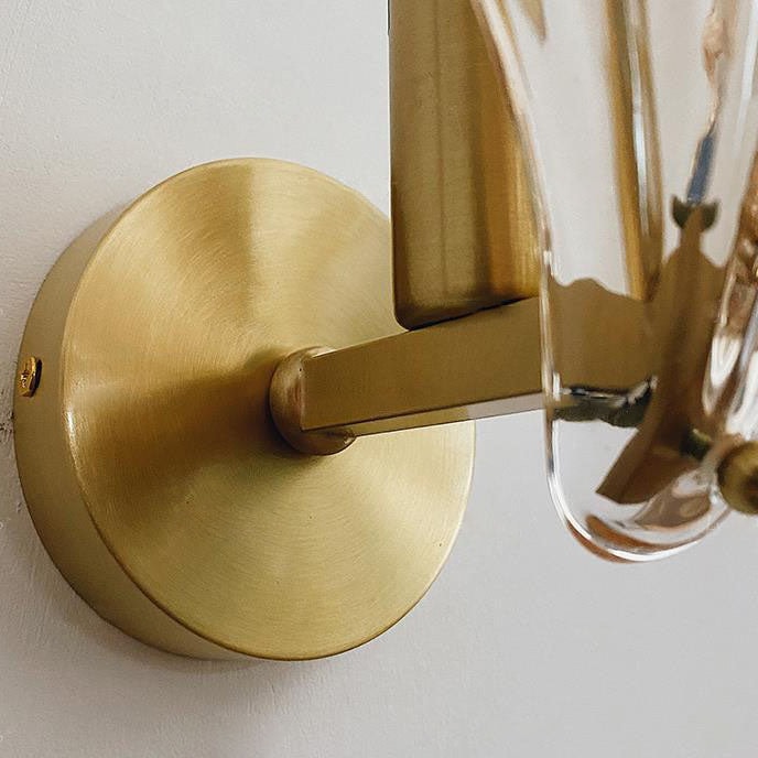 Seashell Wall Sconce with Clear Ribbed Shell Shade and Brass Finish Arm